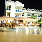 Verona מלון דירות 3*