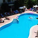 Verona מלון דירות 3*