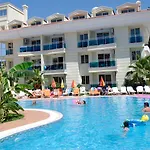 Verona מלון דירות 3*